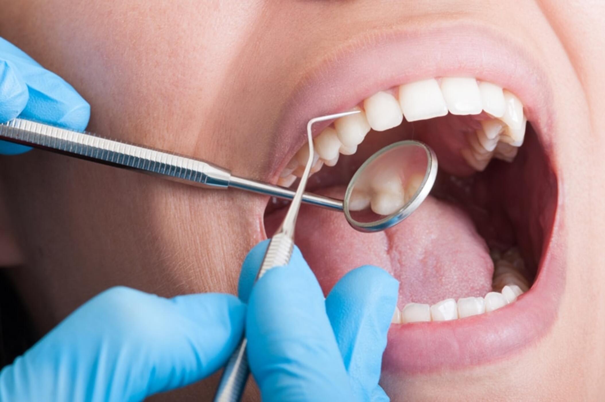 <img src="tooth-pain-treatment.jpg" alt="Why does my tooth hurt when I bite down? Treatment tips for tooth pain relief caused by cavities, cracks, or infections.">