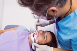 <img src="your-image.jpg" alt="Young adult with gum pain holding jaw — early signs of gum disease" title="Why Young Adults Are Facing Gum Disease Early"> 