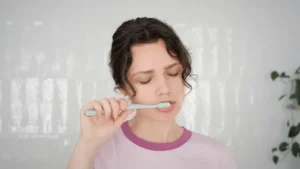 <img src="your-image.jpg" alt="Young adult with gum pain holding jaw — early signs of gum disease" title="Why Young Adults Are Facing Gum Disease Early"> 